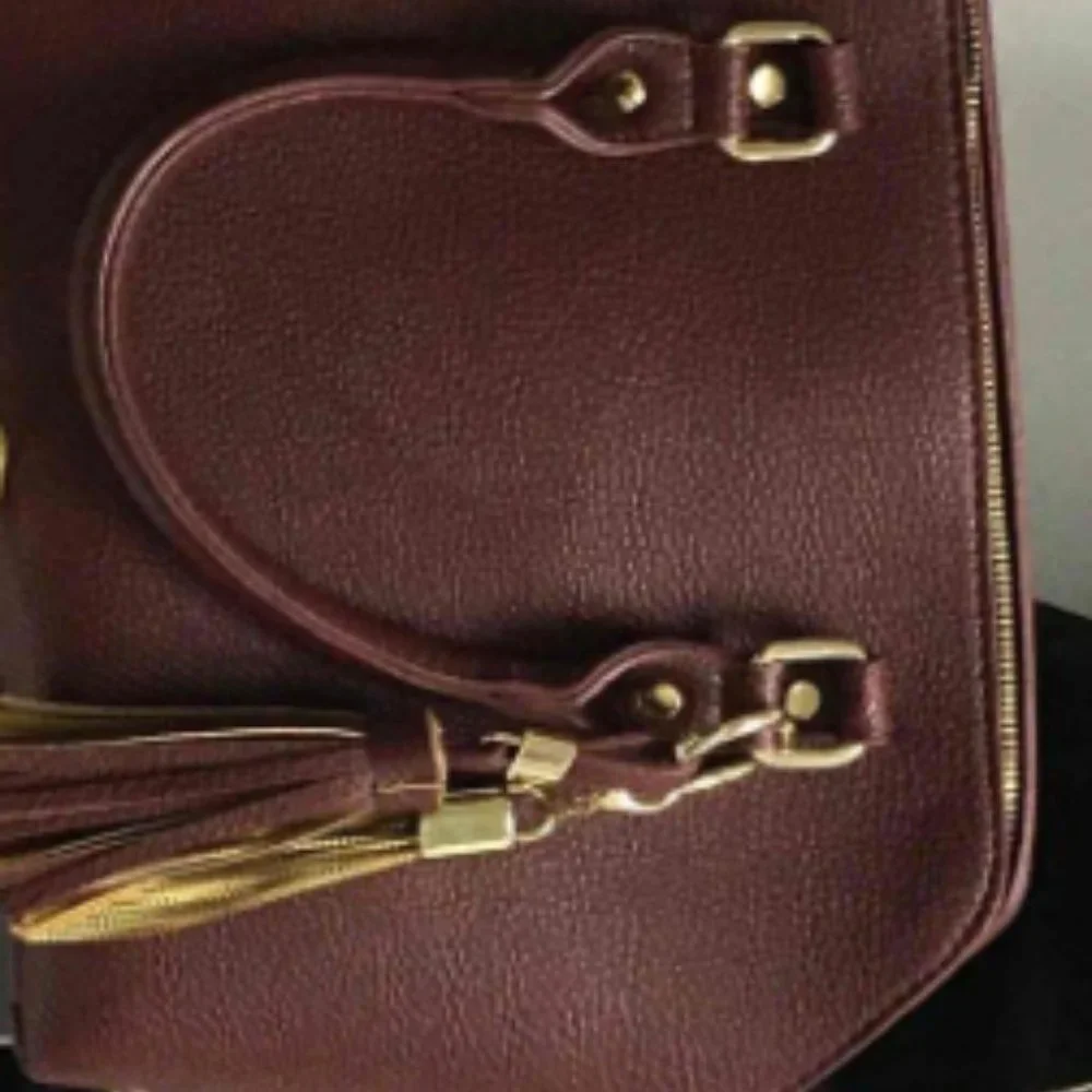 Charming Charlie Wine Wine Dark Pebble Purse Satchel With Adjustable Strap NWT - Picture 6 of 7